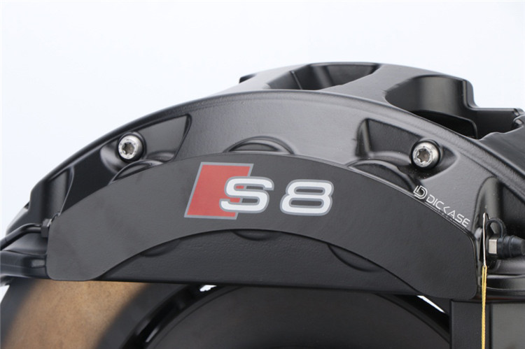 brembo 奥迪S8六活塞刹车