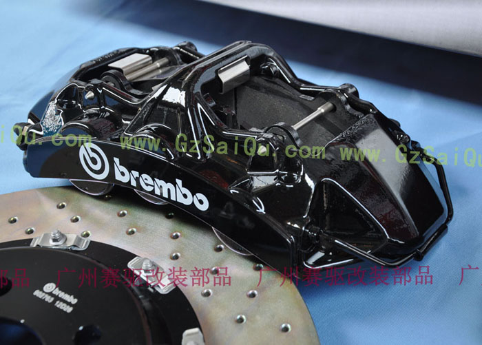 黑色BREMBO刹车卡钳